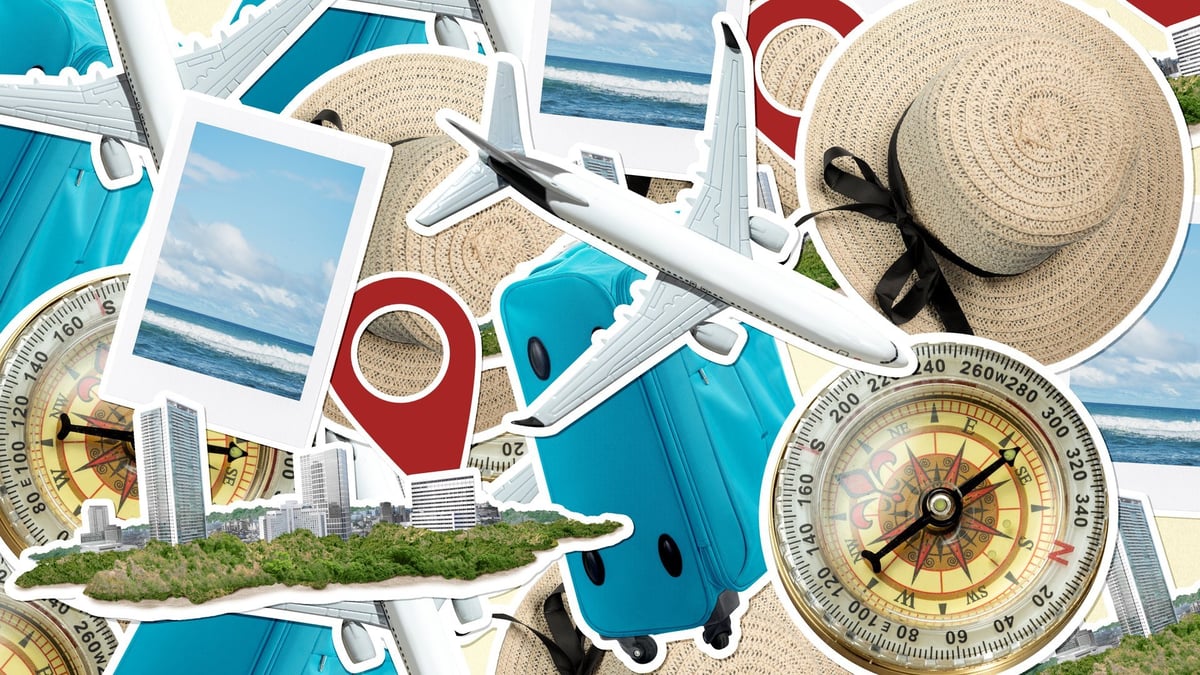 Avión, maleta, brújula, sombrero de paja y mapa: concepto de viaje y aventura